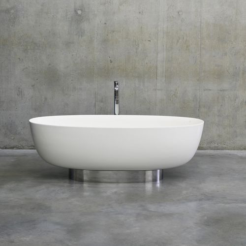 椭圆浴缸 - PURO WITH PLINTH - Clearwater Baths - 放置式 / 复合材料 / 不锈钢