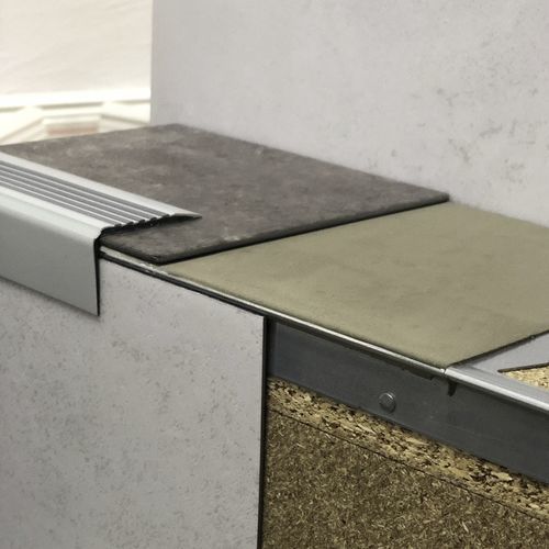 金属楼梯扣条 - REPAIR ANGLE - DÖLLKEN Profiles GmbH - 防滑