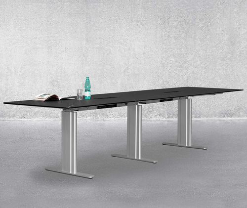 现代风格会议桌 - HILOW  - Montana Furniture - 层压材料 / 粉末涂层钢 / 粉末涂层钢桌脚