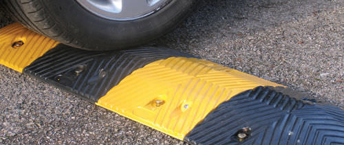 再生橡胶挡车器 - COMPACT SPEED BUMPS - Watco Industrial Flooring