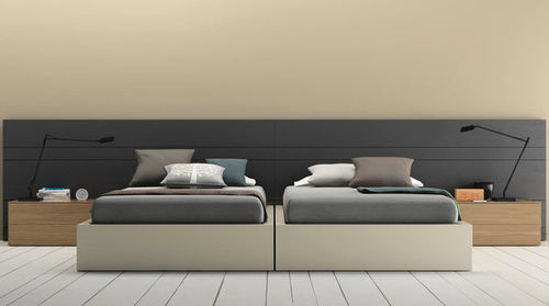 双人床 - D8  - VIVE - MUEBLES VERGE S.L. - 现代风格 / 带床头板 / 边桌组合