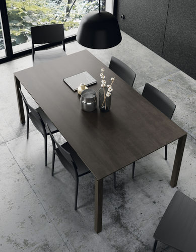 现代风格餐桌 - TOP 001 - VIVE - MUEBLES VERGE S.L. - 陶瓷 / 涂漆金属桌脚 / 长方形