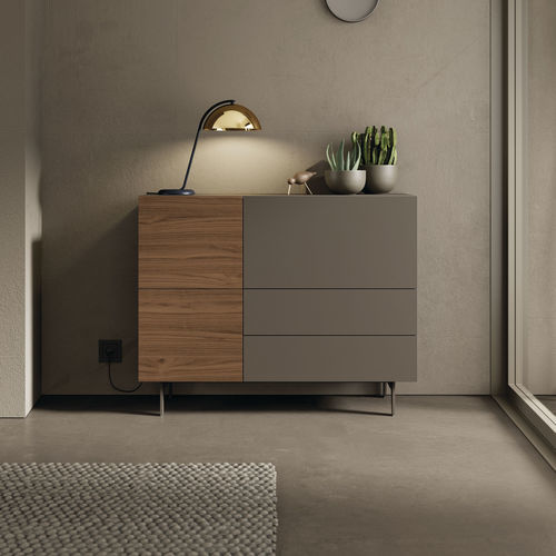 现代餐边柜 - COMPACT APARADOR 20 - VIVE - MUEBLES VERGE S.L. - 胡桃木 / 胶合板 / 哑光漆木