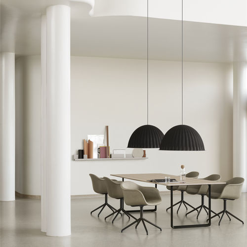 现代风格桌 - 70/70 - Muuto - 层压材料 / 漆布 / 铝座桌脚