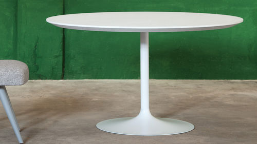 现代风格餐桌 - TULIP - RICCARDO RIVOLI Design - 漆木 / 圆形 / 家用