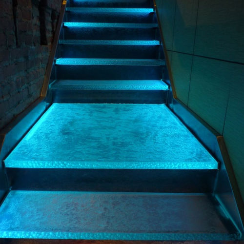 直线型楼梯 - DAI-KITCHI RESTAURANT STAIRS - ThinkGlass - 玻璃台阶 / 玻璃 / 木质结构