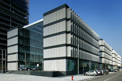 金属建筑遮阳板 - NET CENTER - Stahlbau Pichler - 金属丝网 / 用于外墙