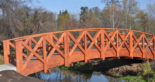 木质行人桥 - EcoCurves - 网格结构 / 预制