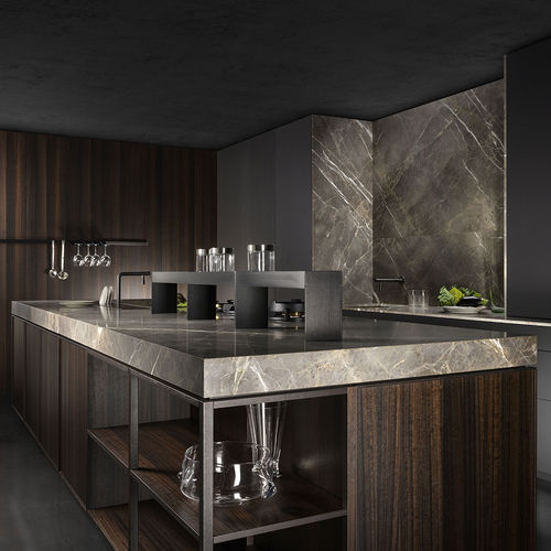 现代风格厨房 - KUADRA - Key cucine - 桉木 / 大理石 / 黄铜