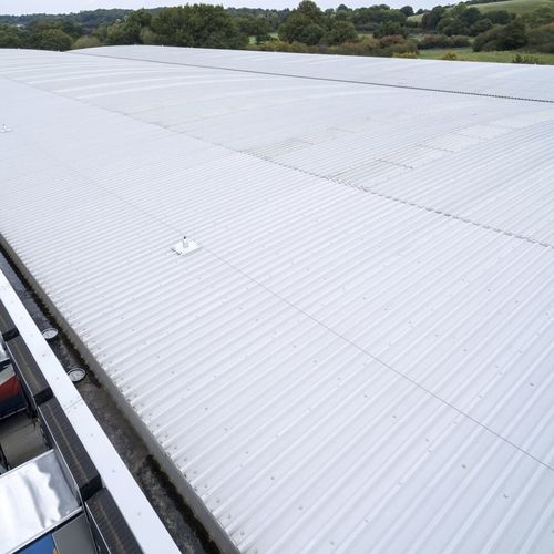 带孔金属板 - COLORCOAT AQUATITE ® - TATA STEEL - 装饰 / 钢 / 锌制