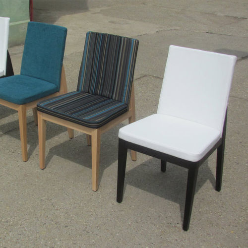 现代风格椅子 - AMALIA - KODRETA furniture, s.r.o. - 室内 / 布料 / 山毛榉木桌脚