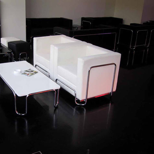 现代风格扶手椅 - KODRETA - KODRETA furniture, s.r.o. - 布料 / 皮质 / 金属