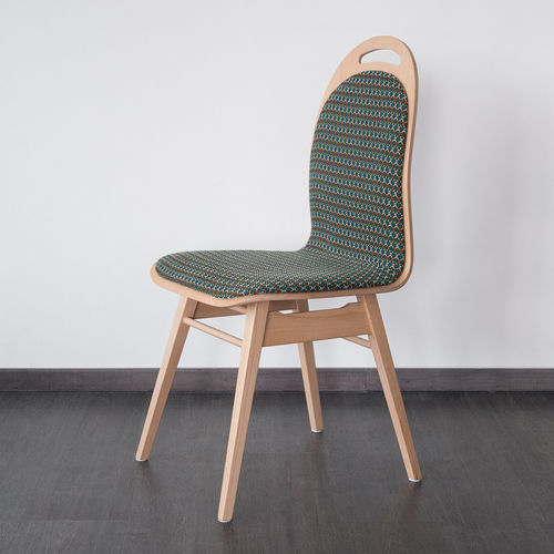 现代会议椅 - ZORA  - KODRETA furniture, s.r.o. - 室内 / 铬制 / 木质
