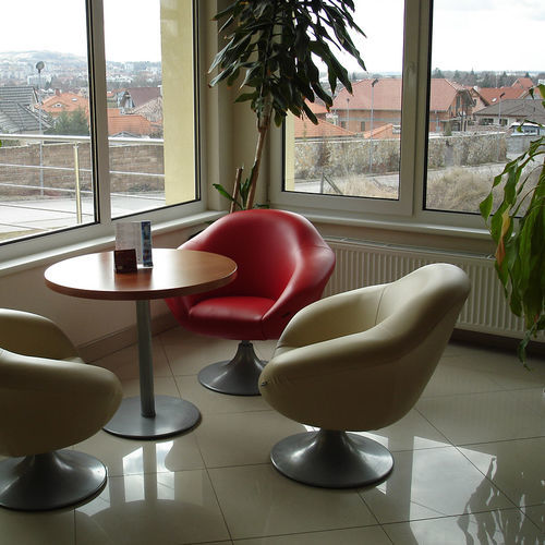 现代风格扶手椅 - ARCHA - KODRETA furniture, s.r.o. - 布料 / 皮质 / 金属