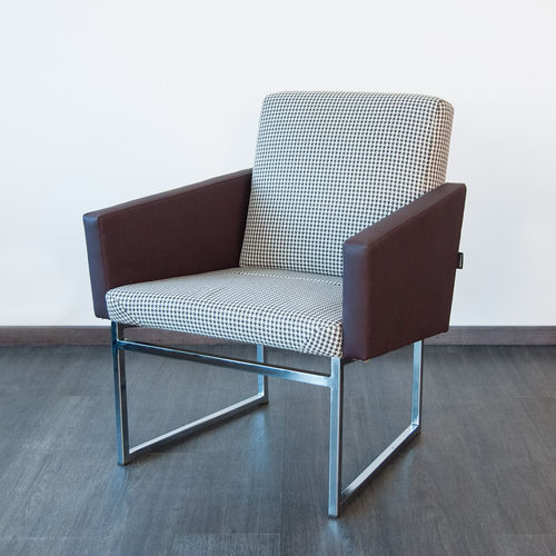 现代风格扶手椅 - JERGY - KODRETA furniture, s.r.o. - 布料 / 皮质 / 粉末涂层钢