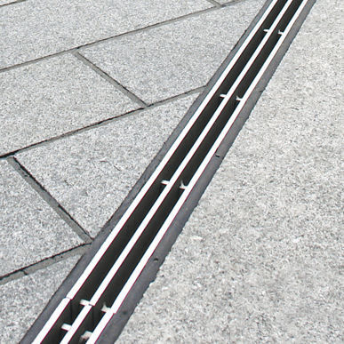 带网格排水槽 - Brickslot ST - ACO Building Drainage - 侧边缝隙式 / 不锈钢 / 电镀钢
