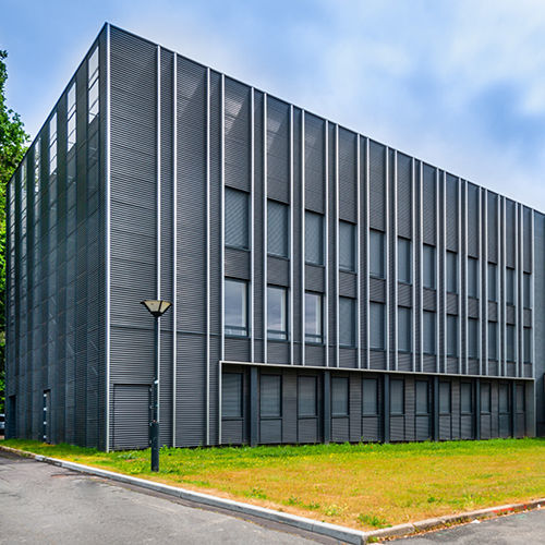 平面式屋顶盖板 - JI 18-076-836 - Joris Ide - 镀锌钢板 / 仿金属 / 褶皱