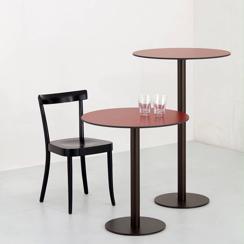 现代风格酒吧小圆桌 - MEHRZWECK - Atelier Alinea - 层压材料 / 桦木 / 漆布