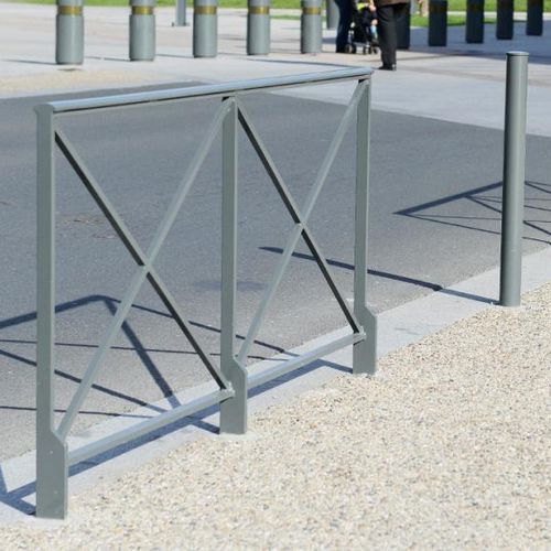 安全护栏 - CLASSICO - univers & cité | mobilier urbain - 固定式 / 钢 / 用于公共空间