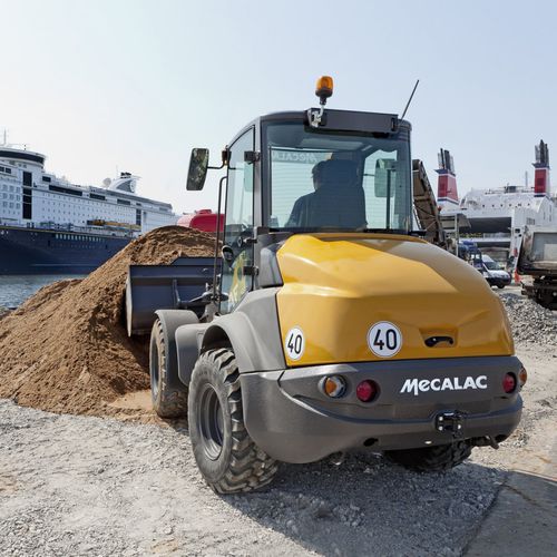 四定向轮式紧凑型装载机 - AF 1050 - MECALAC Baumaschinen GmbH