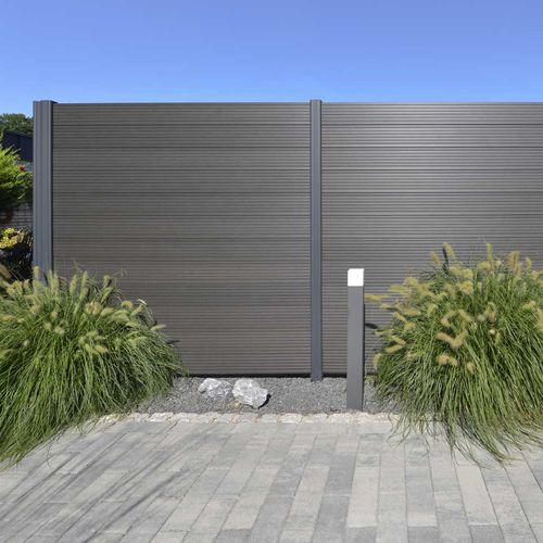 百叶窗式围栏 - UNIVERSAL SLAT - NATURinFORM GmbH - 花园 / 木塑复合材料 / 现代风格