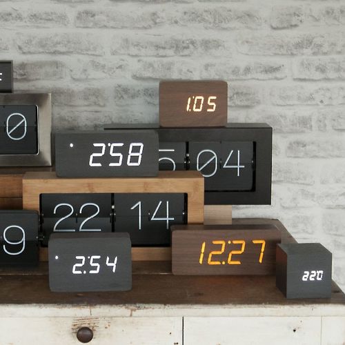 现代风格钟表 - TUBE  - KARLSSON CLOCKS - 台式 / 数码 / 漆木