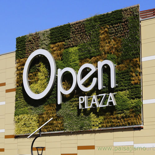 活植物绿植墙 - SHOPPING CENTER OF QUITO - Paisajismo Urbano - 模块化板 / 天然 / 户外