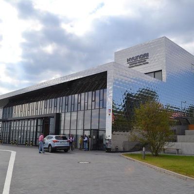立面板 - HYUNDAI TESTCENTER, NÜRBURGRING - Design Factory cmb - 不锈钢 / 反光