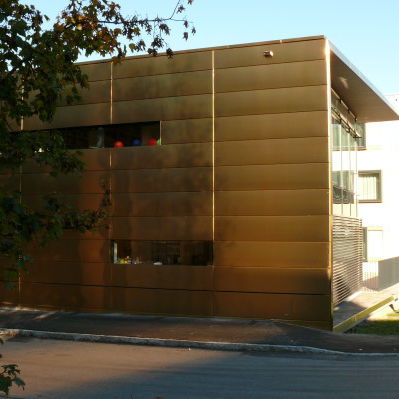 立面板 - SH-ALTENMARKT, AUSTRIA - Design Factory cmb - 不锈钢 / 光滑 / 金色