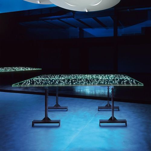 现代风格桌 - LED Table - INGO MAURER - 玻璃 / 金属 / 金属桌脚