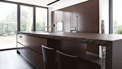 现代风格厨房 - Villa Wiesbaden - eggersmann küchen GmbH & Co. KG - 石材 / 岛台式 / 带手柄