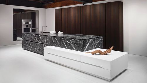 现代风格厨房 - Grigio Carnico - eggersmann küchen GmbH & Co. KG - 栎木 / 石灰石 / Corian®可丽耐