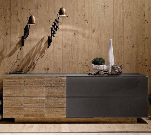 现代风格餐边柜 - V-Montana  - Voglauer Möbelwerk Gschwandtner & Zwilling GmbH & Co. KG - 栎木 / 玻璃 / 带抽屉