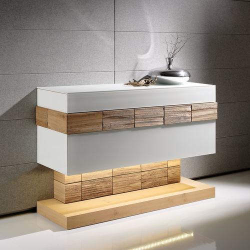 餐具柜 - V-Montana  - Voglauer Möbelwerk Gschwandtner & Zwilling GmbH & Co. KG - 现代风格 / 栎木 / 玻璃