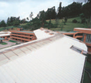 屋顶夹芯板 - HIPERTEC® ROOF SOUND - Metecno Bausysteme GmbH  - 金属表面 / 岩棉内芯